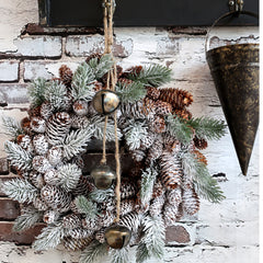 Krans af gran m. kogler og sne