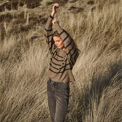 Kaerin pullover · Brown