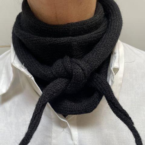 Tørklæde strikket · Black