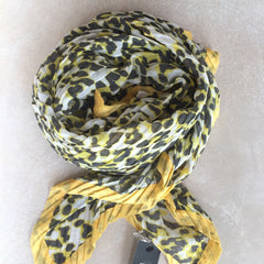 Tørklæde · leoprint m. gul kant