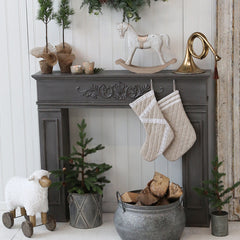 Grantræ m. kogler · mellem